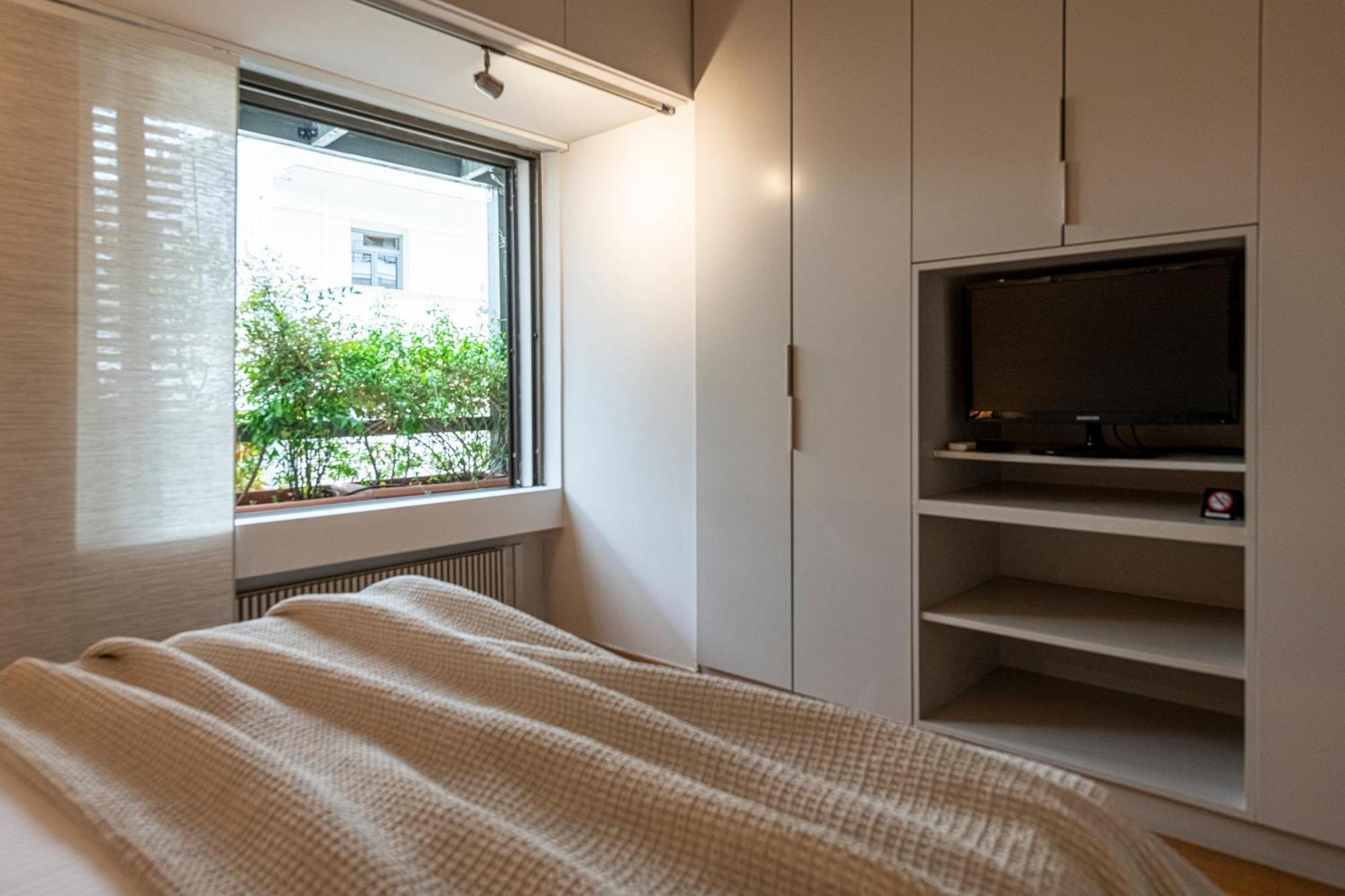 Hidesign Athens Tube Luxury Apt In Kolonaki Exterior photo